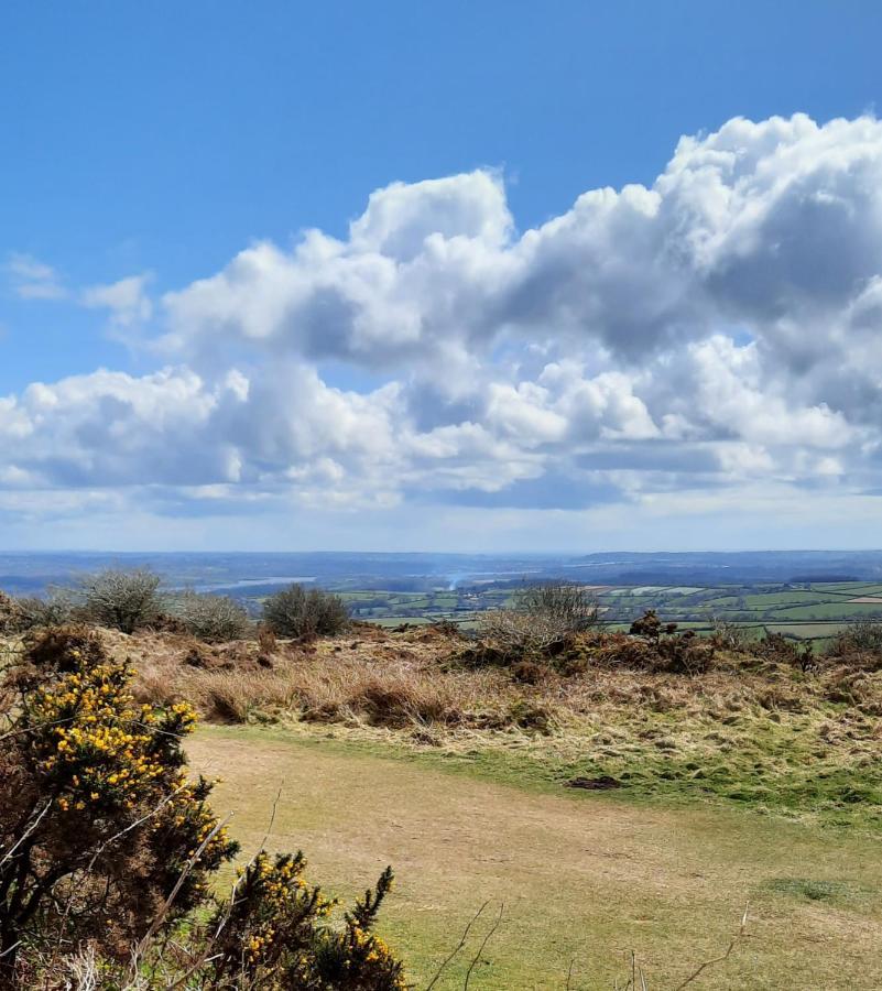 Summit Camping Kit Hill Cornwall Panoramic Views Grass Pitch From 15Pn Or Bella Bell Tent 75Pn Callington Extérieur photo