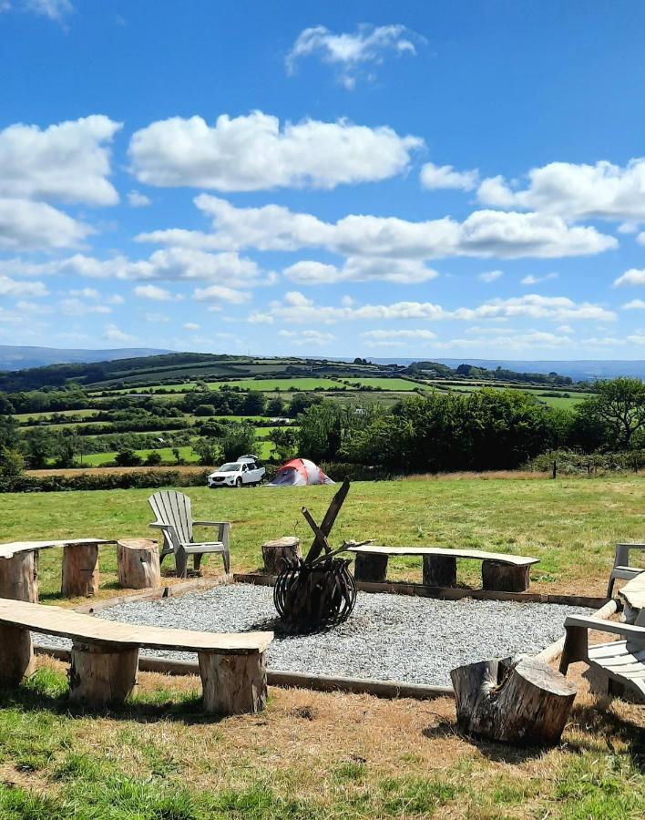 Summit Camping Kit Hill Cornwall Panoramic Views Grass Pitch From 15Pn Or Bella Bell Tent 75Pn Callington Extérieur photo